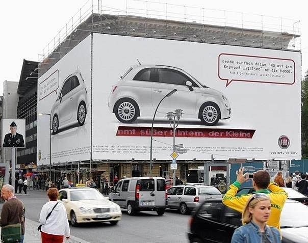 Marketingkampagne von Fiat am Checkpoint Charlie. Foto: Auto-Reporter/Fiat 